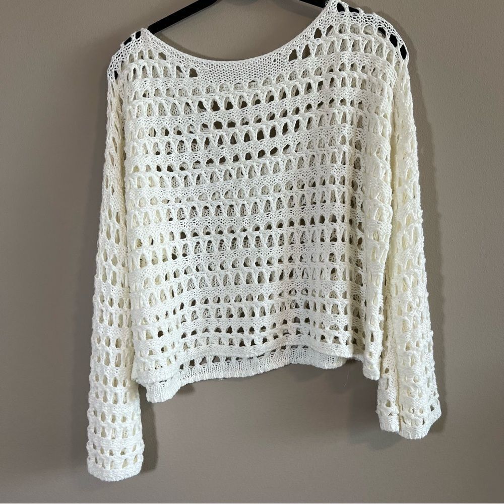 ✨ Women’s White Open Knit Sweater Medium - Picture 7 of 9